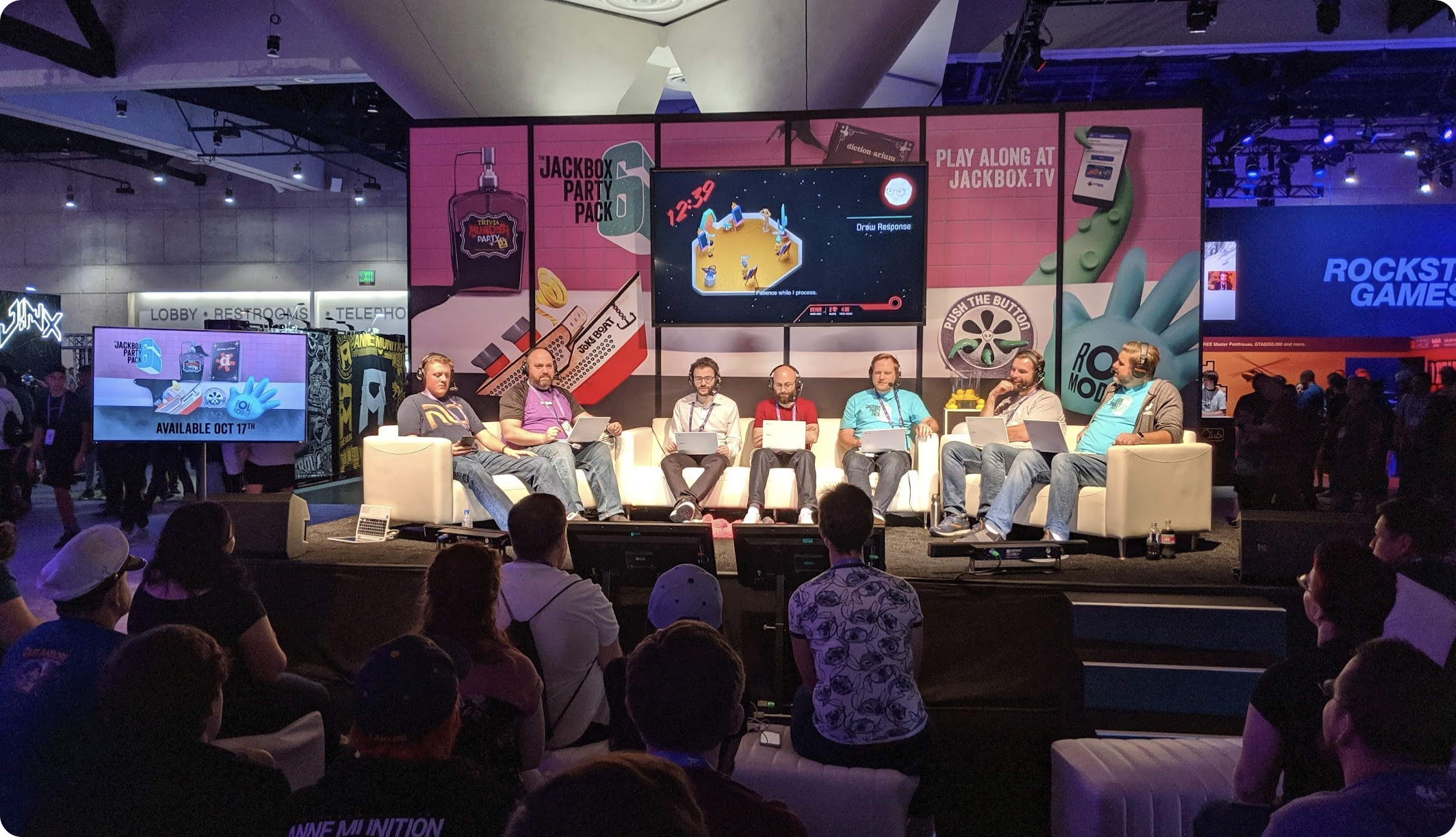 Streamers playing Push The Button at TwitchCon